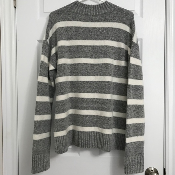 FOREVER 21 Contemporary Stripe Crew Neck Sweater Top L Long Sleeve Grey White - Picture 2 of 4